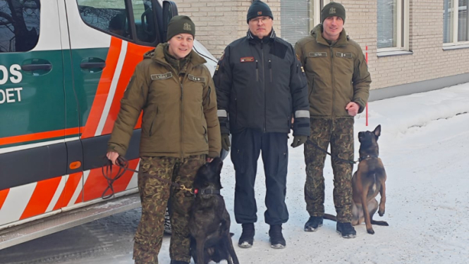 FOTO: Kinologi ar suņiem