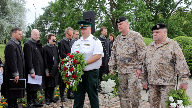 FOTO: VRS Ventspils pārvaldes amatpersonas atceres pasākumā komunistiskā genocīda upuru piemiņai