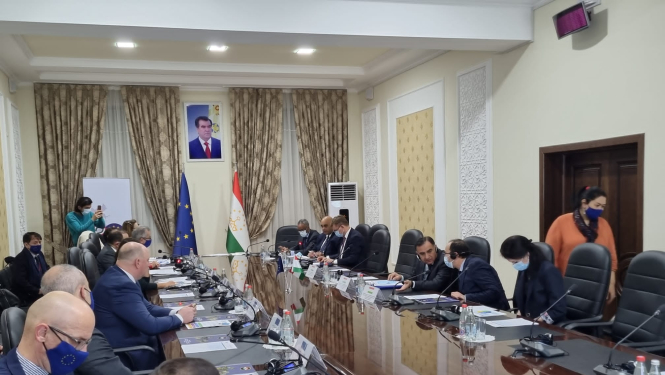 FOTO: Bomca sanāksmes dalībnieki pie galda