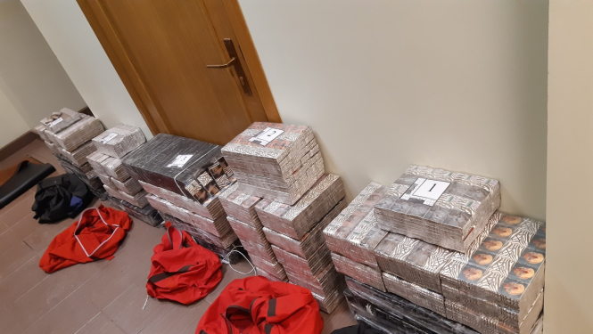 FOTO: Kontrabandas cigaretes