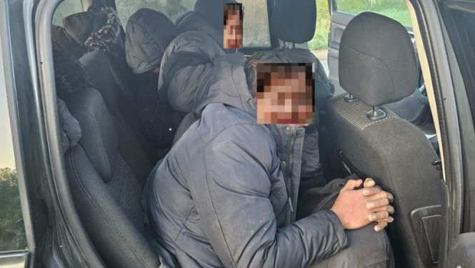 FOTO: Aizturētie migranti