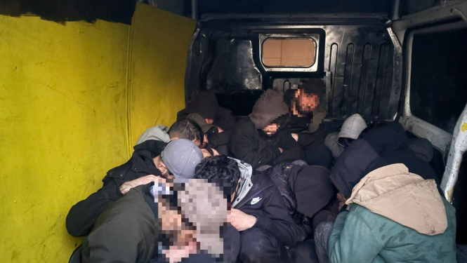 FOTO: Atturētie migranti