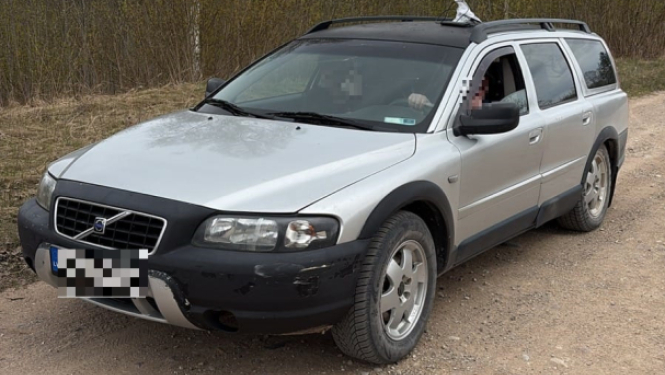 FOTO: Pārkāpēju automašīna