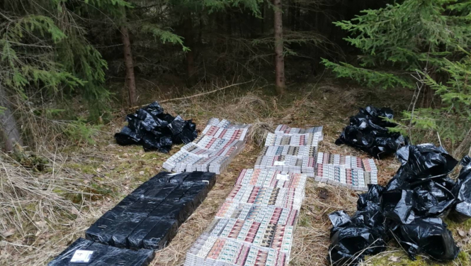 FOTO: Kontrabandas cigaretes