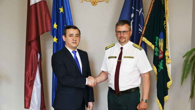 FOTO: VRS priekšnieks tikās ar jauno Uzbekistānas vēstnieku Latvijā