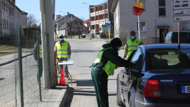 FOTO: Robežsargi veic imigrācijas kontroli