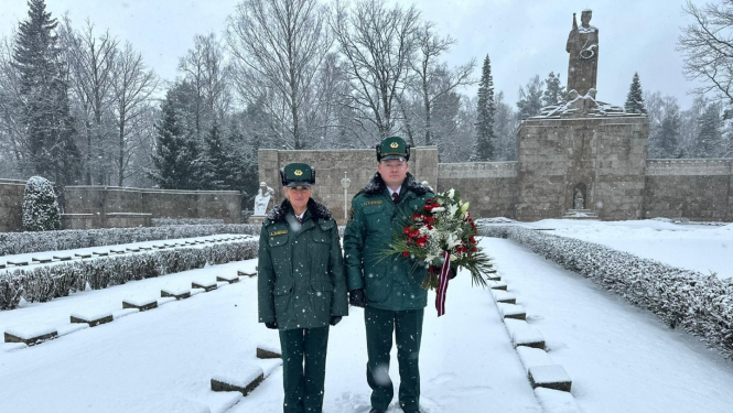 FOTO: Robežsargi pie ģenerāļa Bolšteina kapavietas