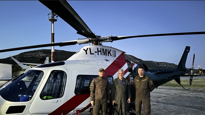 FOTO: VRS helikopters ar apkalpi