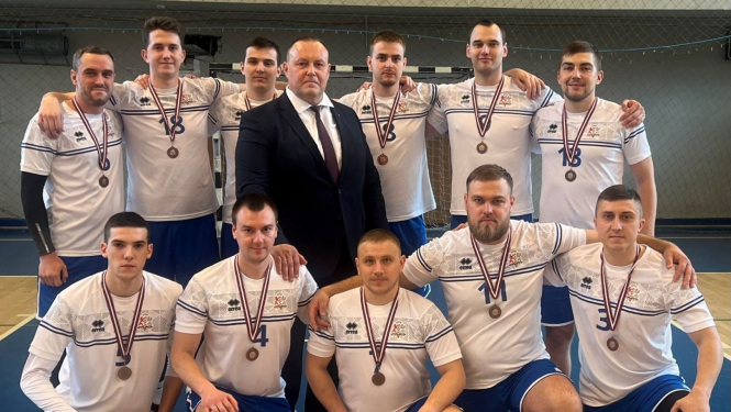 FOTO: VRS basketbola komanda ar iekšlietu ministru