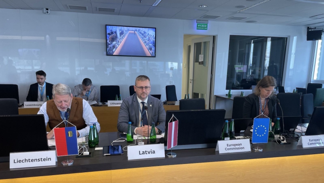 FOTO: VRS priekšnieks piedalās sēdē