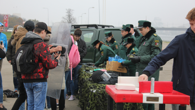 Foto Rīgas pasažieru ostā interaktīvs pasākums , par godu Valsts Robežsargu dienai 