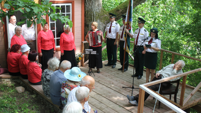 FOTO: Robežsargi un viesi pie ģenerāļa Bolšteina atpūtas namiņa