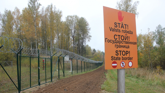 FOTO: Uzraksts "Stāt! Valsts robeža"