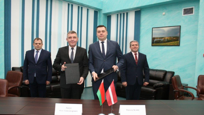 FOTO: Latvijas un Baltkrievijas delegācija