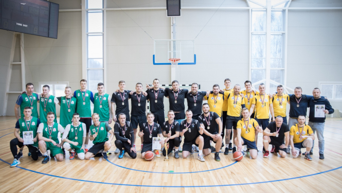 FOTO: Robežsargi spēlē basketbolu