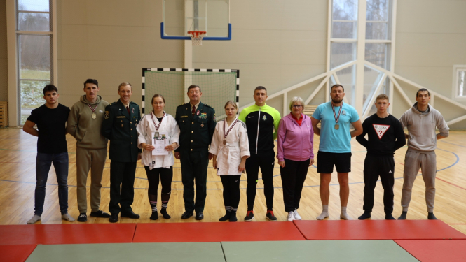 FOTO: Tuvcīņas dalībnieku kopbilde