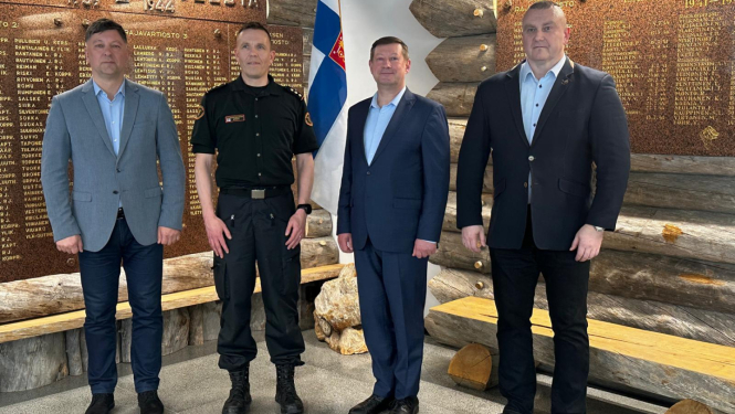 FOTO: VRK direktors kopā ar Somijas pārstāvjiem