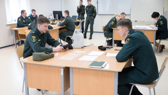 FOTO: VRK apmācāmie kārto eksāmenu