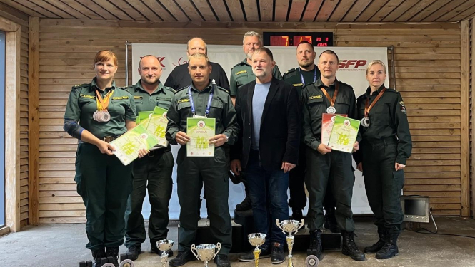 FOTO: Lietišķās šaušanas komanda