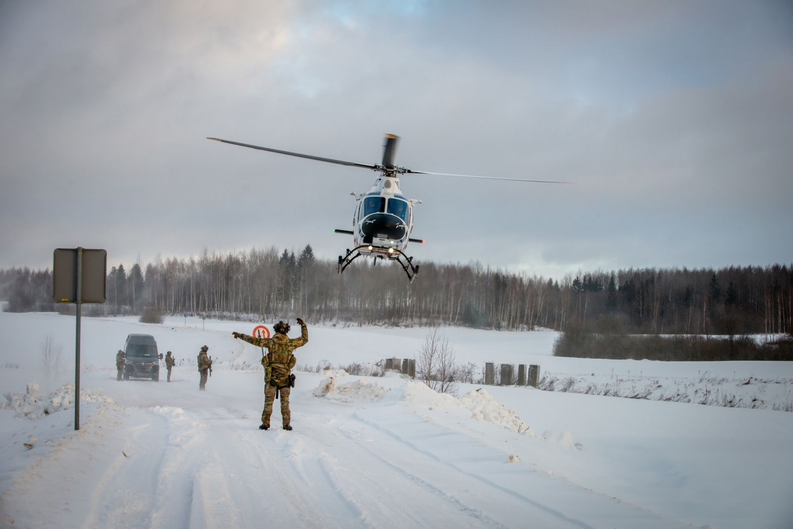 Valsts robežsardzes priekšnieks kopā ar Iekšlietu ministru apmeklē valsts robežu