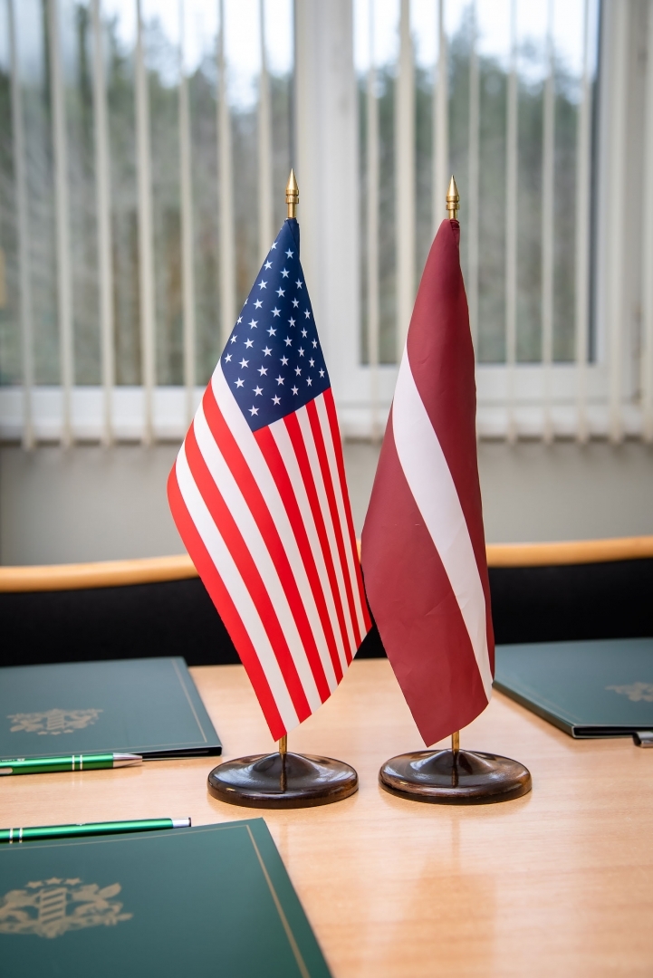 FOTO: ASV vēstnieks Latvijā uz robežas