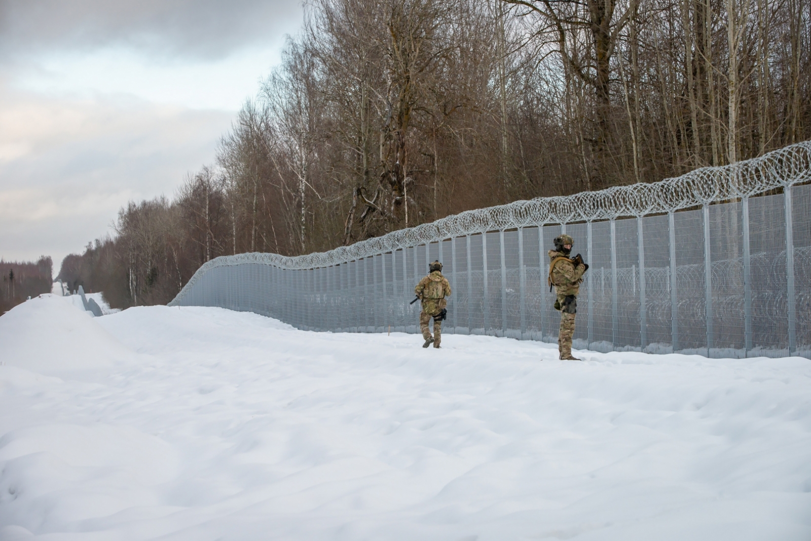 Valsts robežsardzes priekšnieks kopā ar Iekšlietu ministru apmeklē valsts robežu