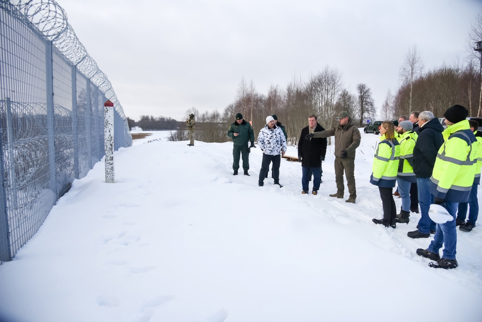 Valsts robežsardzes priekšnieks kopā ar Iekšlietu ministru apmeklē valsts robežu