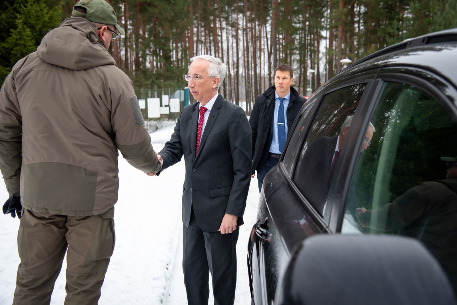 FOTO: ASV vēstnieks Latvijā uz robežas