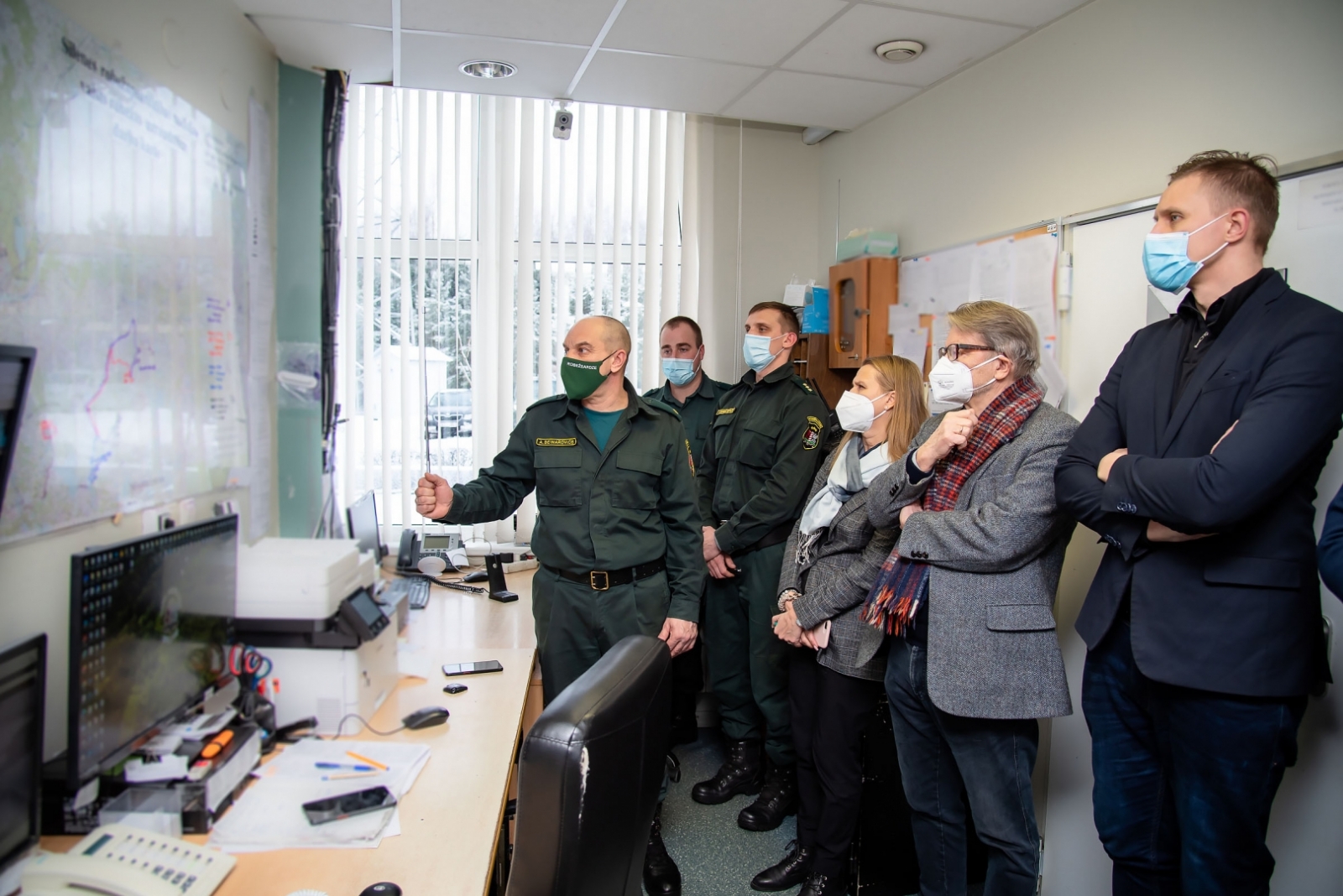 FOTO: Deputāti kopsēdē apmeklēja Latvijas-Baltkrievijas robežu