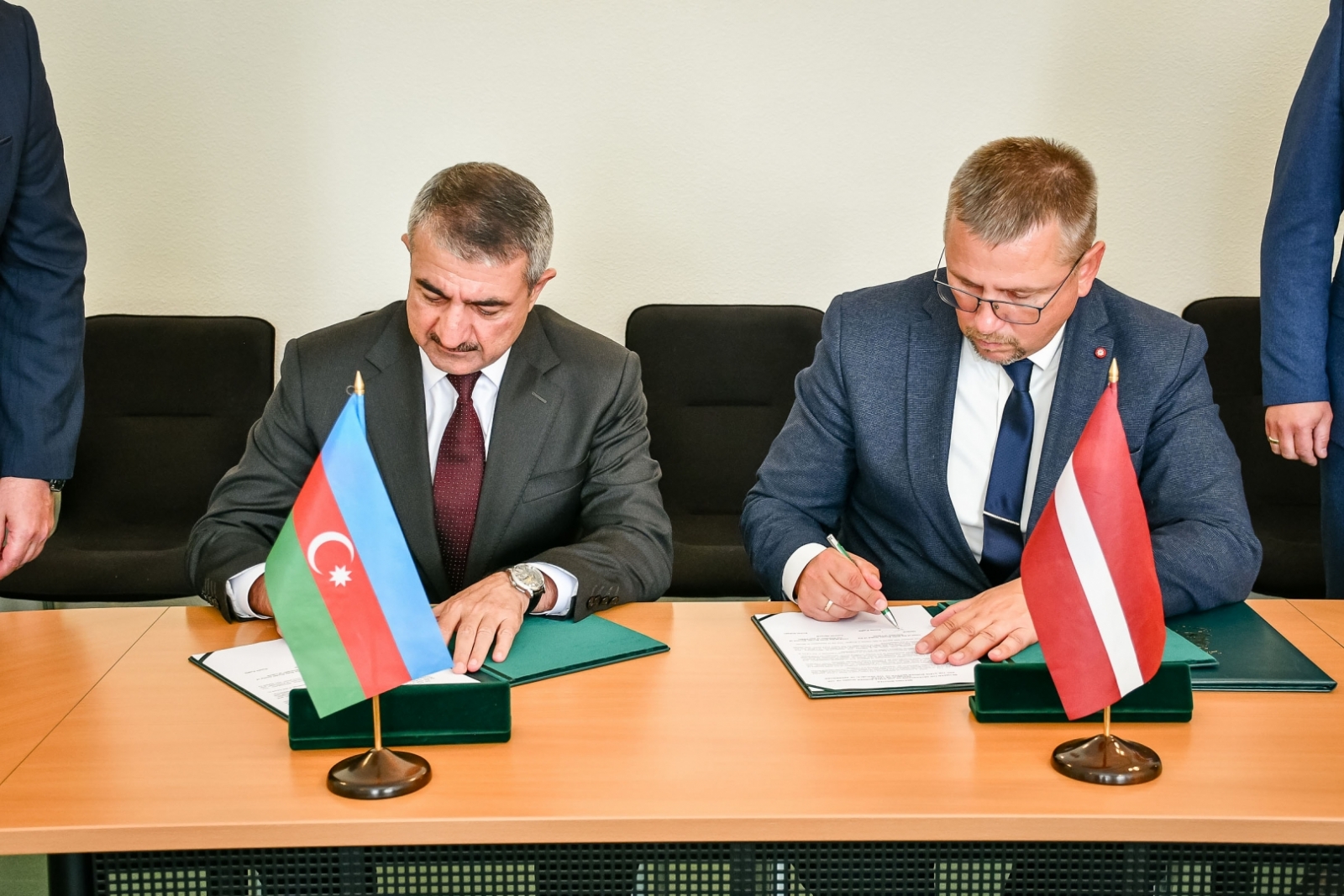 tiek parakstīta vienošanās