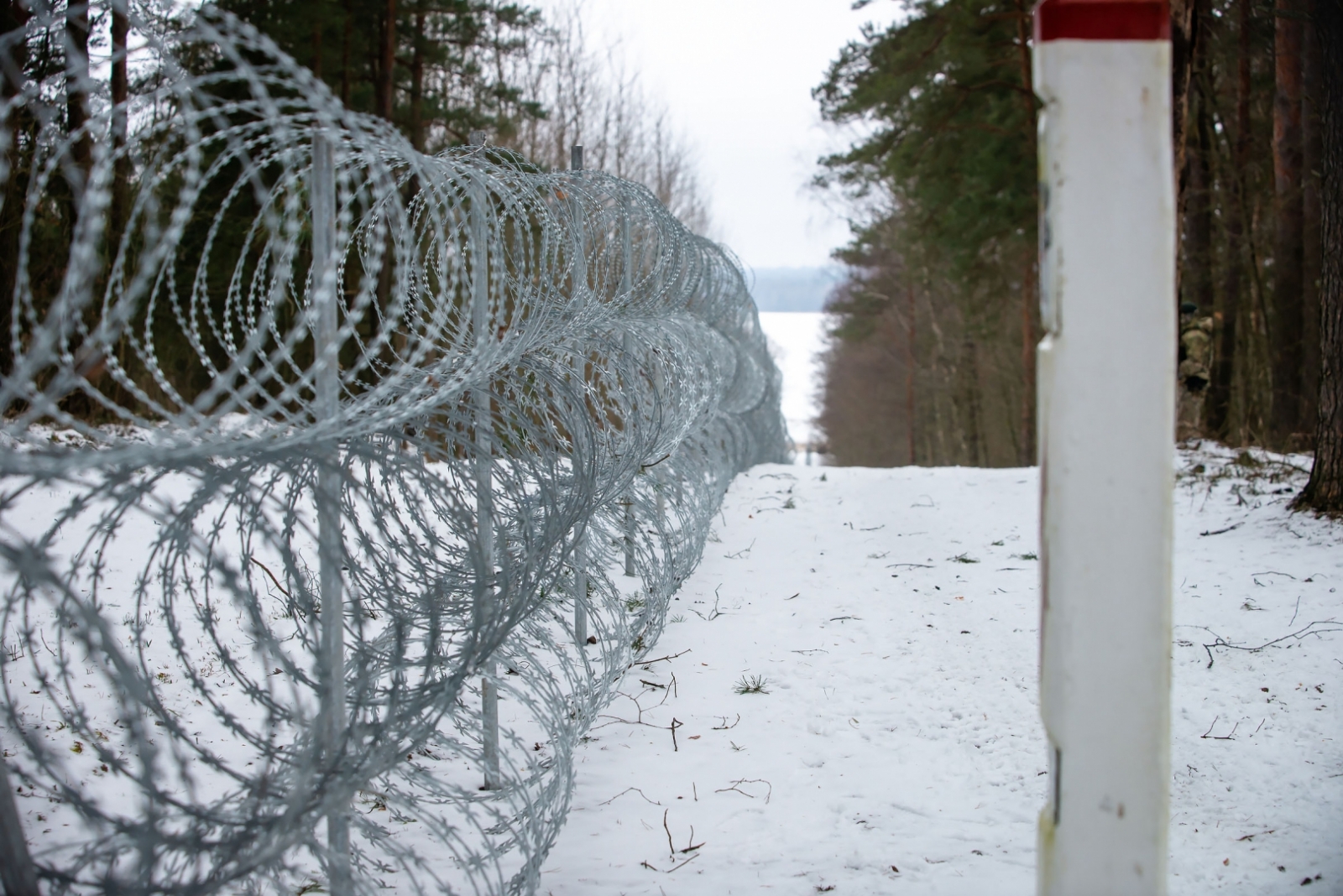 FOTO: ASV vēstnieks Latvijā uz robežas