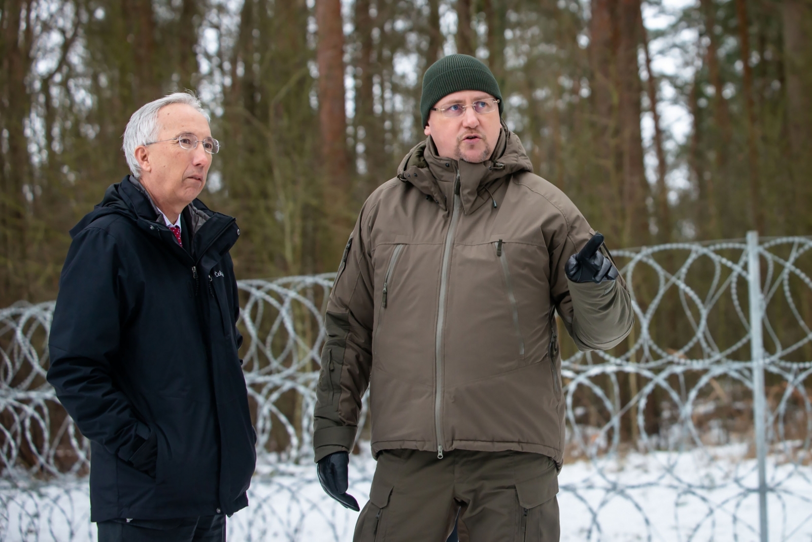 FOTO: ASV vēstnieks Latvijā uz robežas