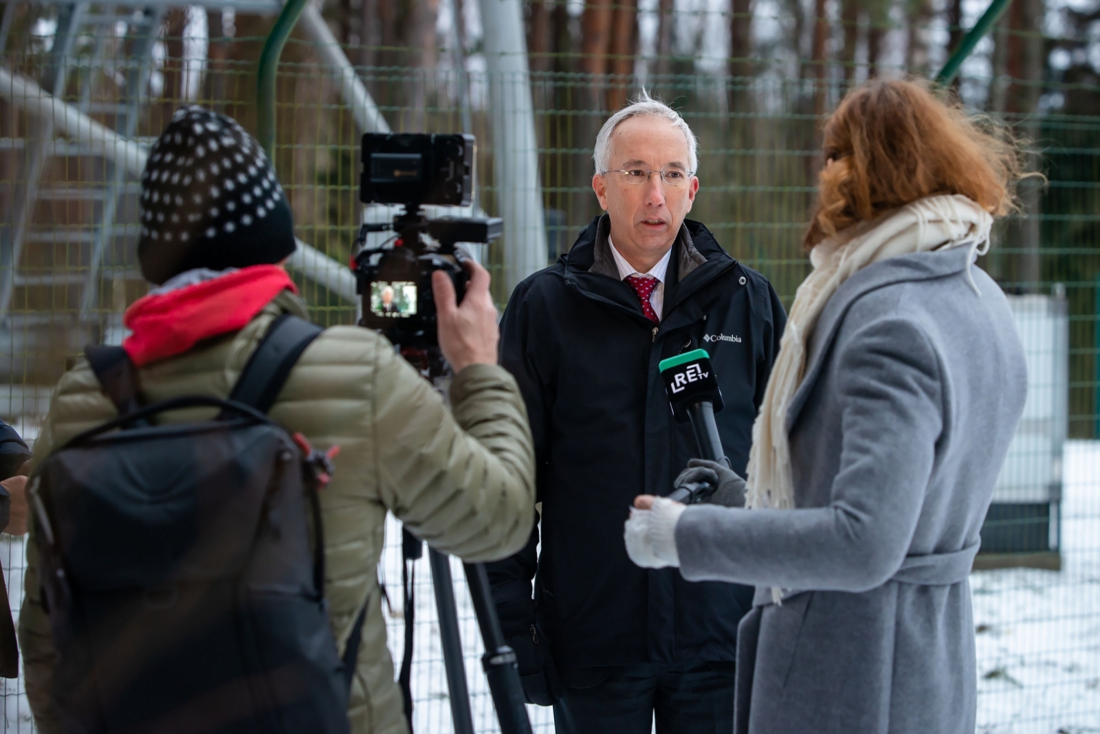 FOTO: ASV vēstnieks Latvijā uz robežas