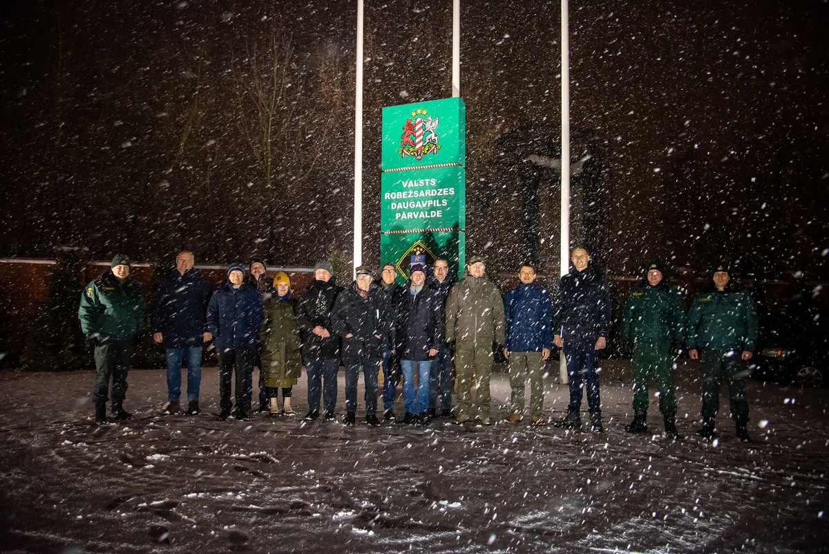 Deputāti kopsēdē apmeklēja Latvijas-Baltkrievijas robežu