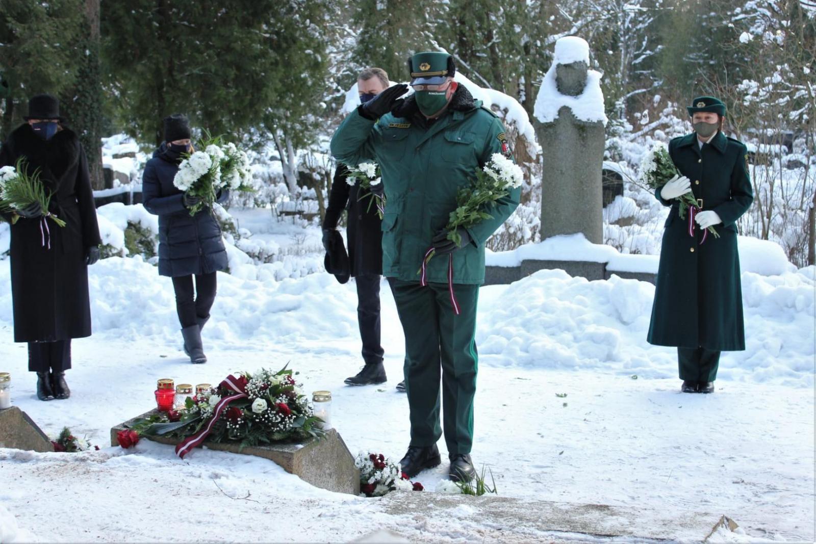 FOTO: Robežsargi Barikāžu atceres piemiņas pasākumā