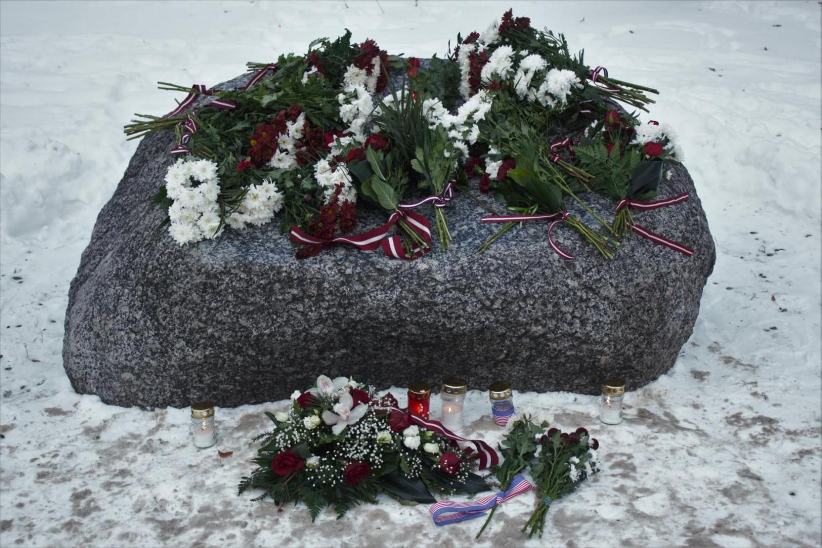 FOTO: Robežsargi Barikāžu atceres piemiņas pasākumā