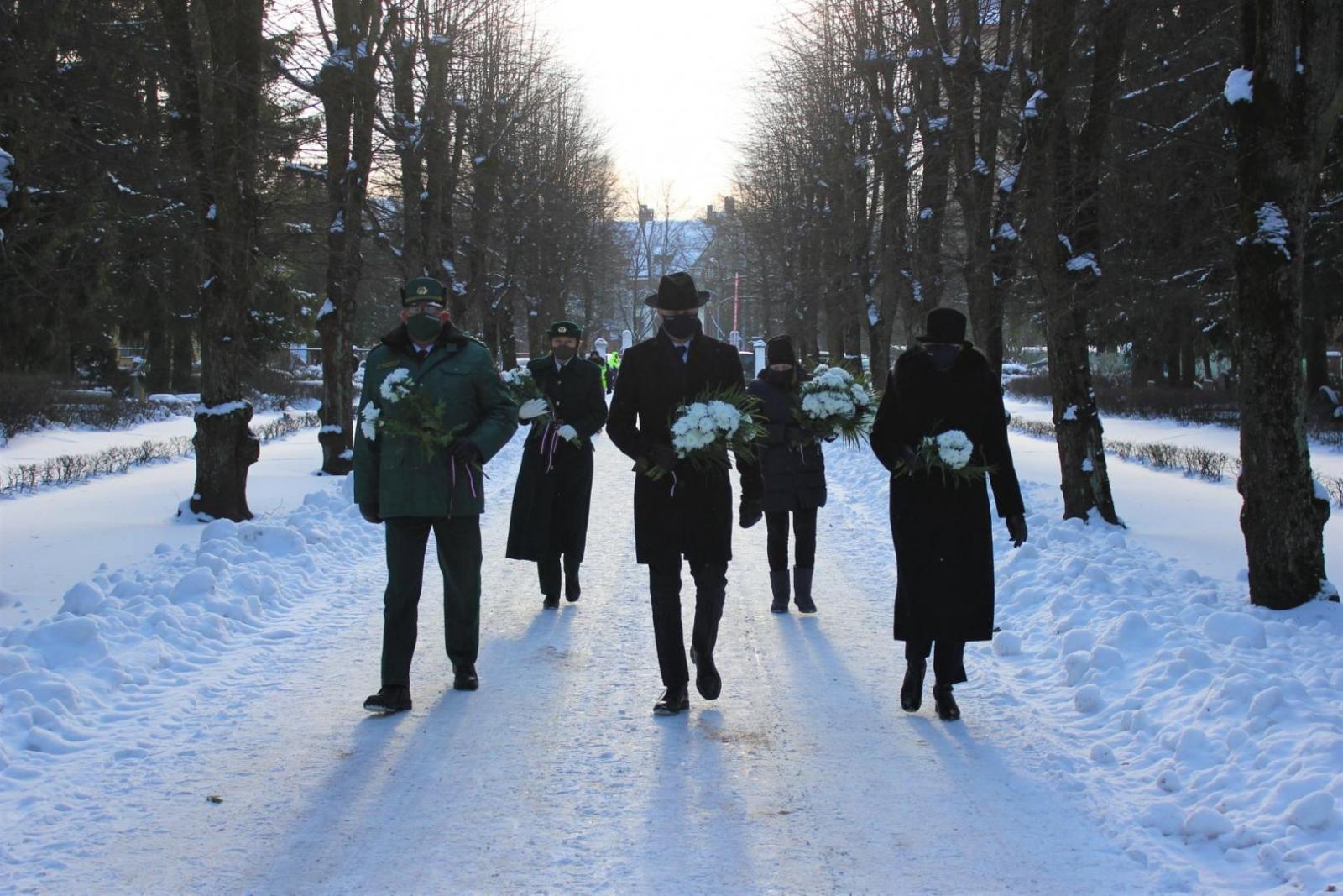 FOTO: Robežsargi Barikāžu atceres piemiņas pasākumā