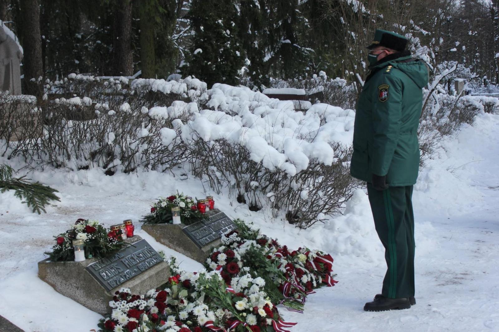 FOTO: Robežsargi Barikāžu atceres piemiņas pasākumā