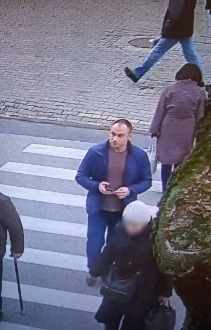 FOTO: Meklēšanā esoši vīrieši