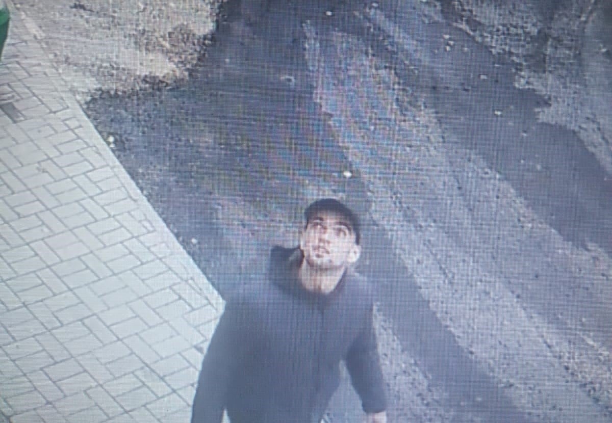 FOTO: Meklēšanā esoši vīrieši