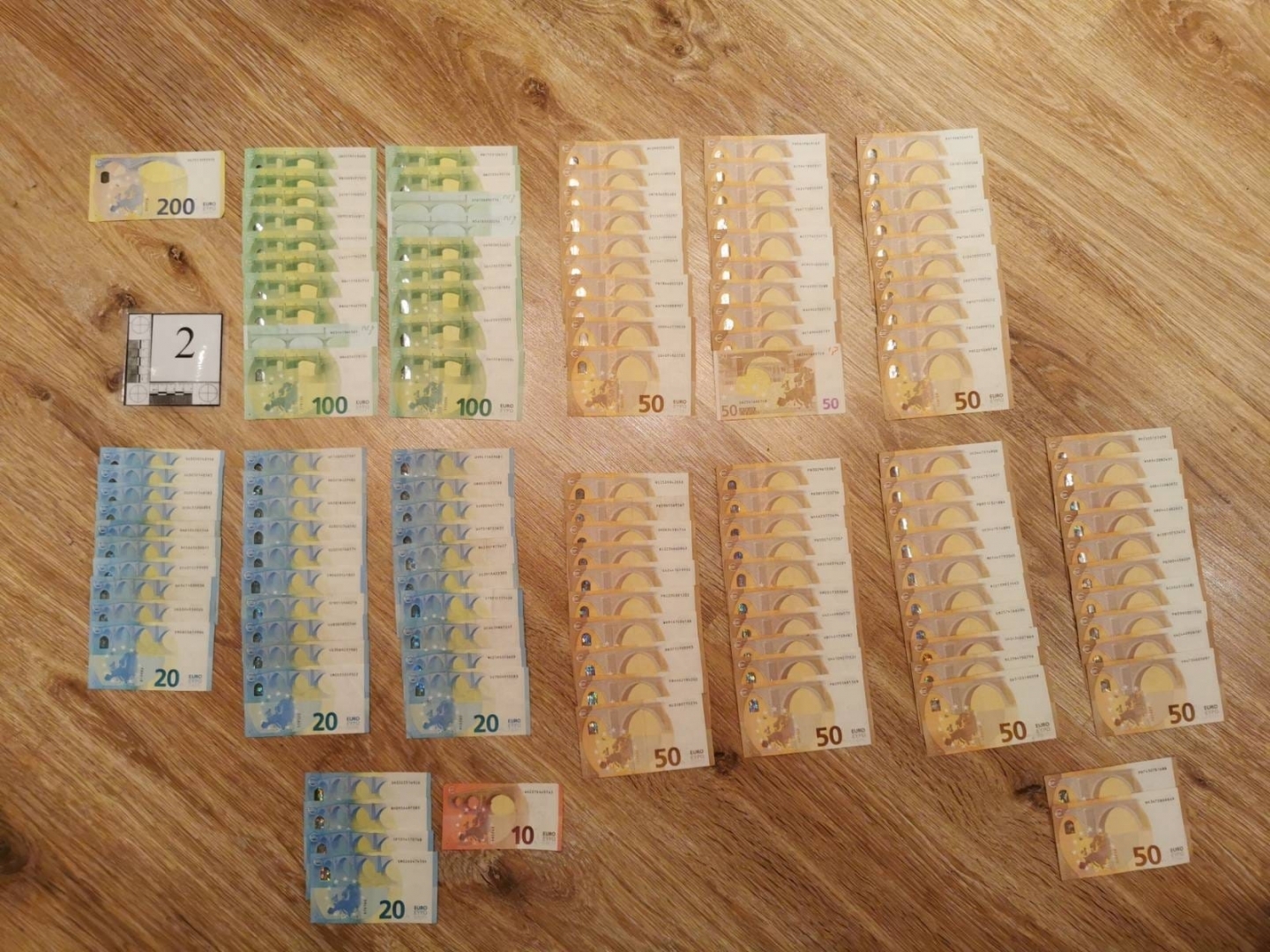 Robežsargi saistībā ar tabakas izstrādājumu nelikumīgu apriti aiztur divas personas