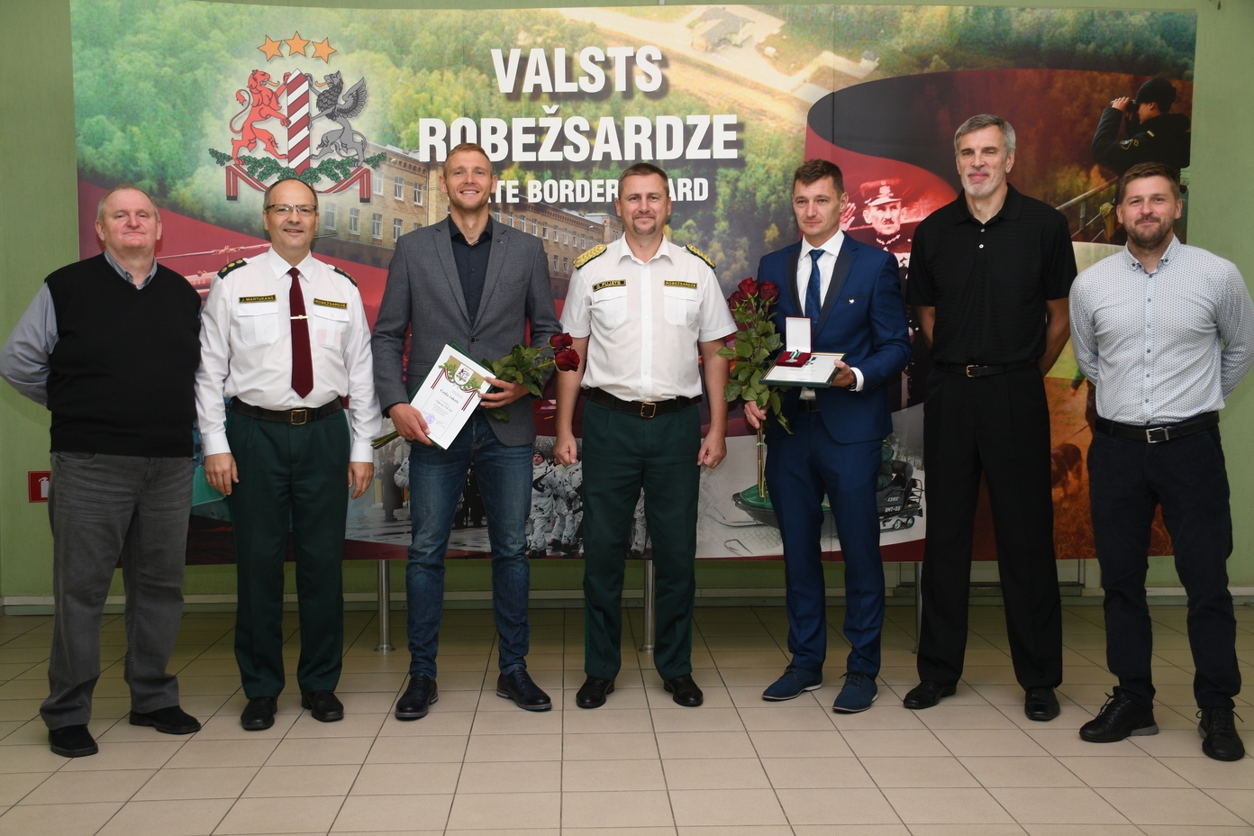 FOTO: VRS vadība pasniedz apbalvojumus olimpiešiem