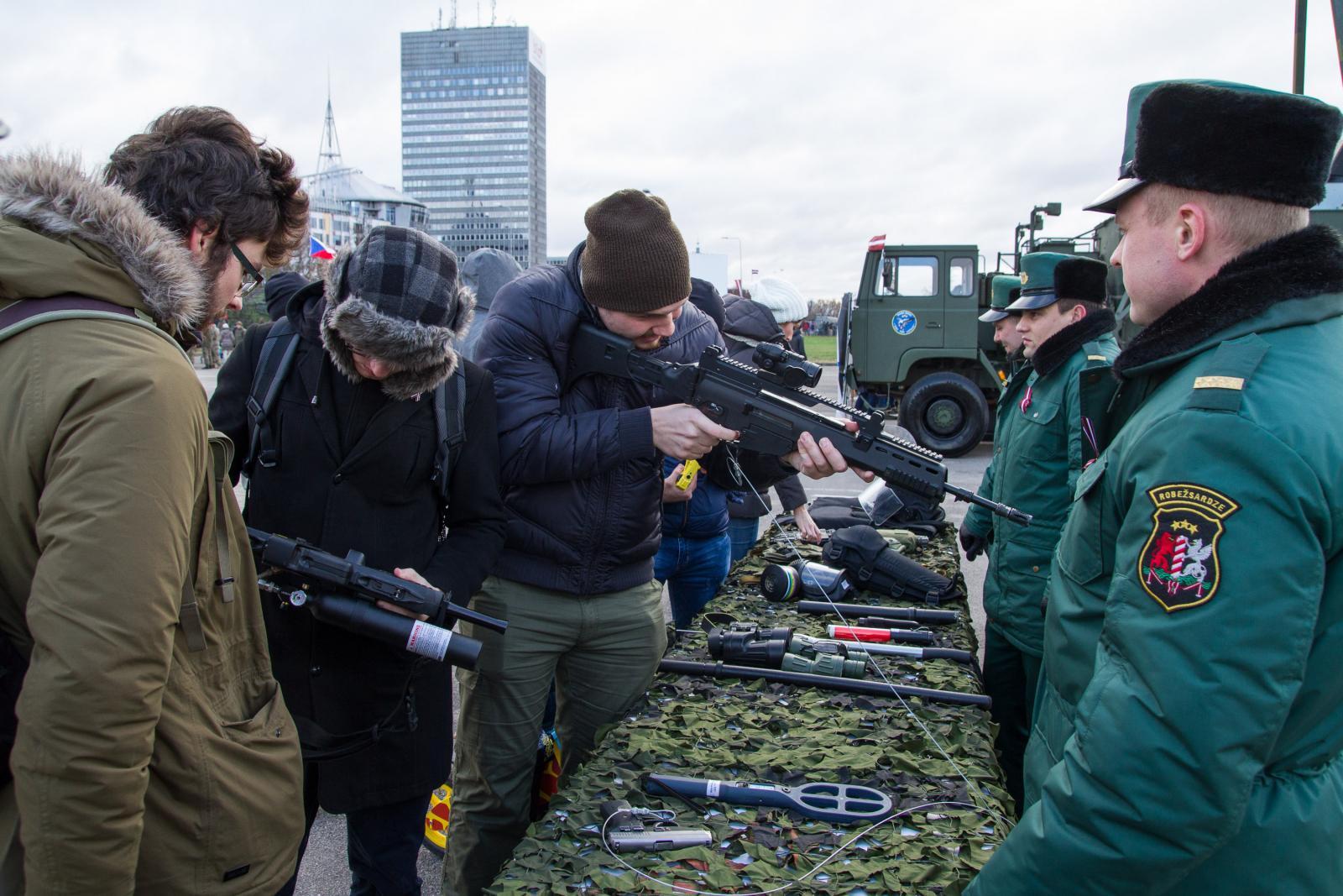 Foto: Latvijas dzimšanas dienai veltītie svētku pasākumi
