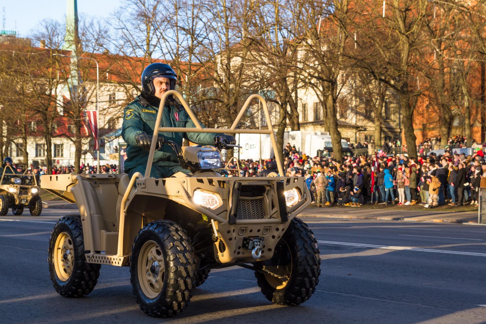 Foto: Latvijas dzimšanas dienai veltītie svētku pasākumi