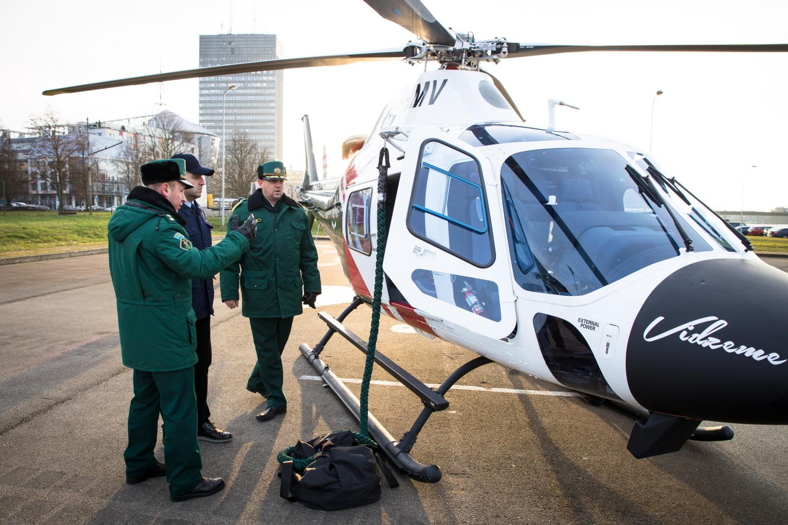 FOTO: Jaunais VRS helikopters