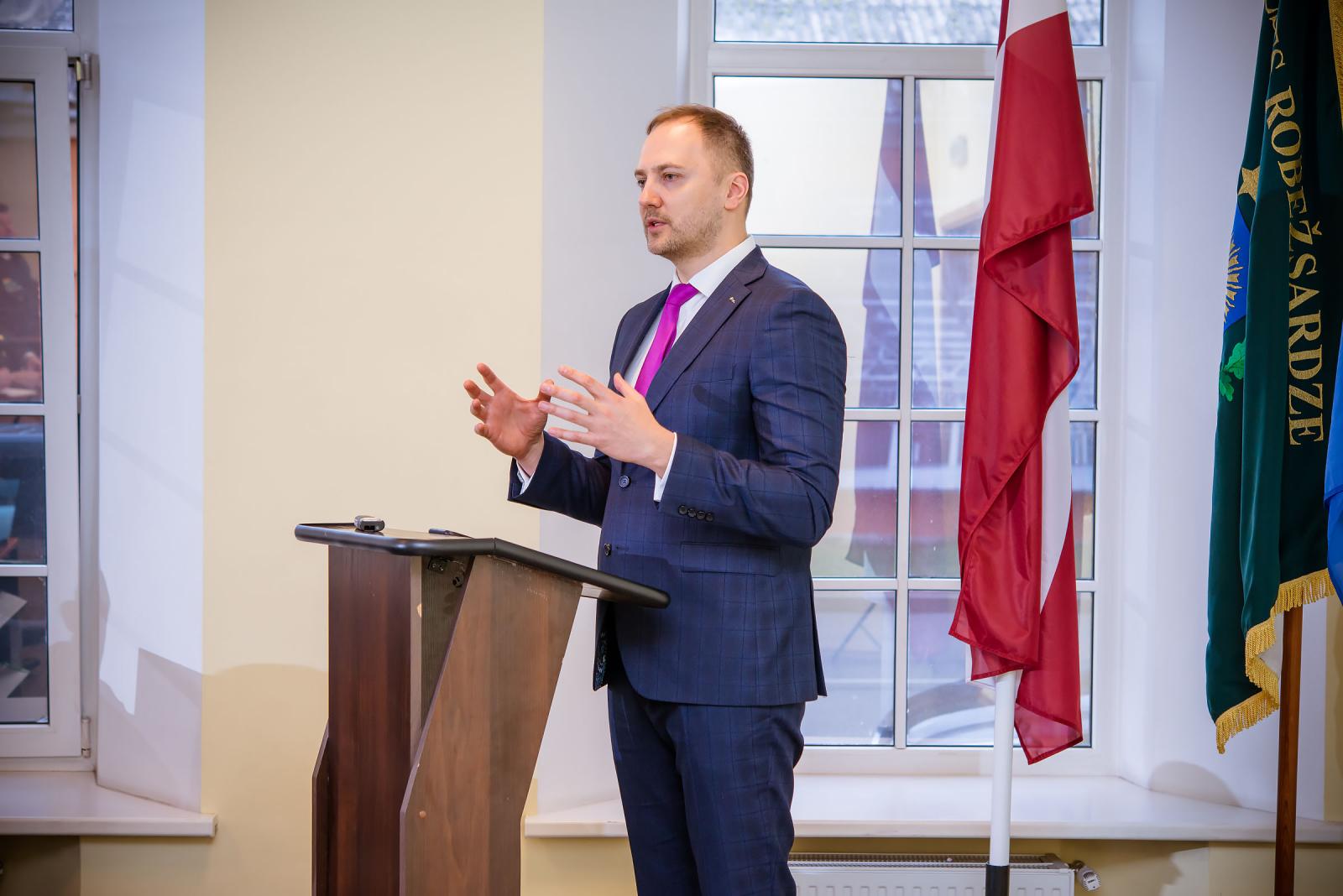 FOTO: Atskaites sanāksme