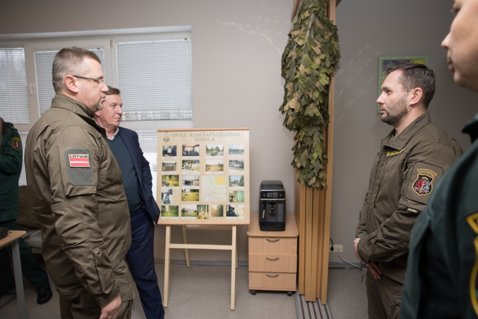 Valsts robežsardzes priekšnieks kopā ar Iekšlietu ministru apmeklē valsts robežu