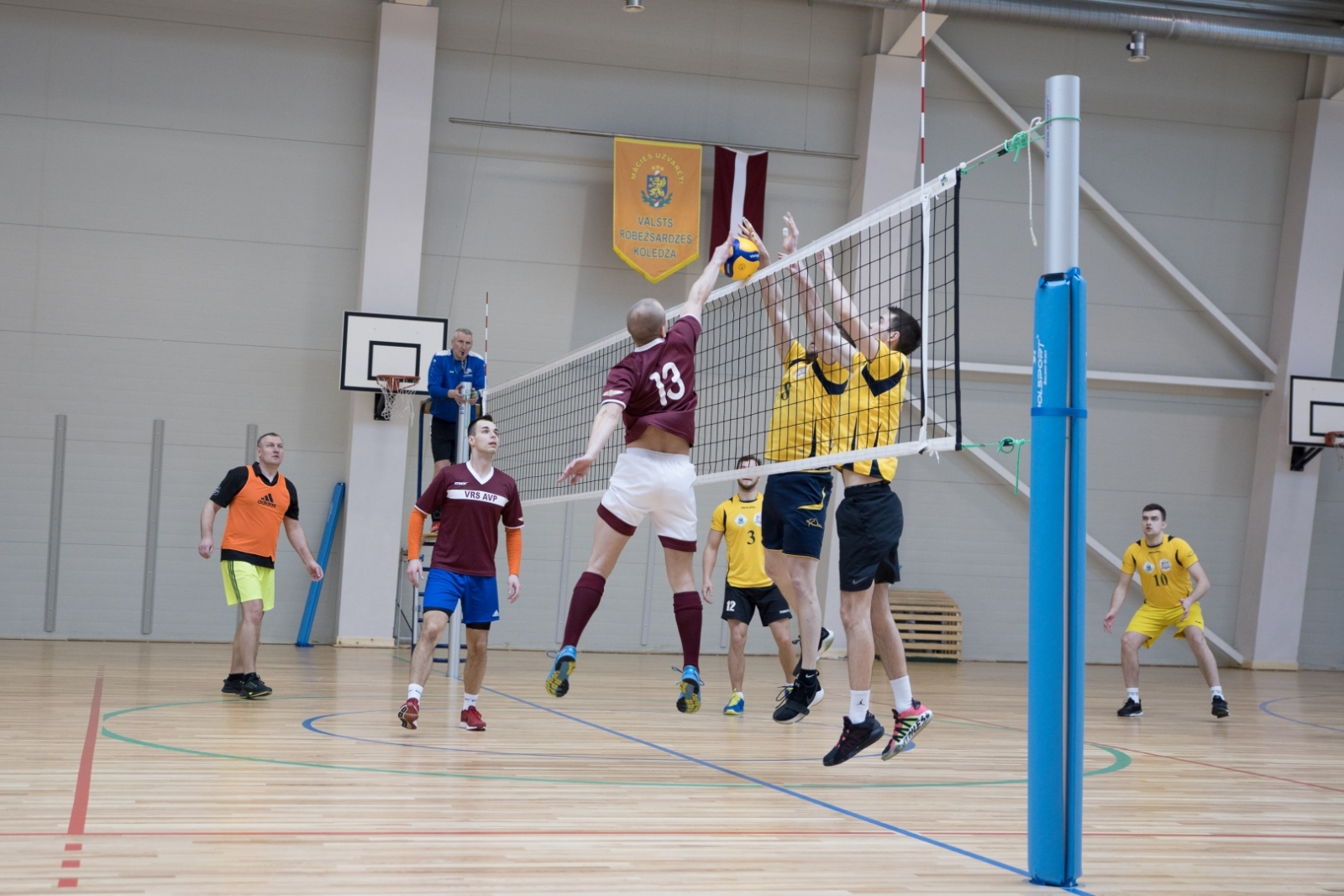 Valsts robežsardzes Daugavpils pārvaldes volejbolisti izcīna uzvaru volejbolā