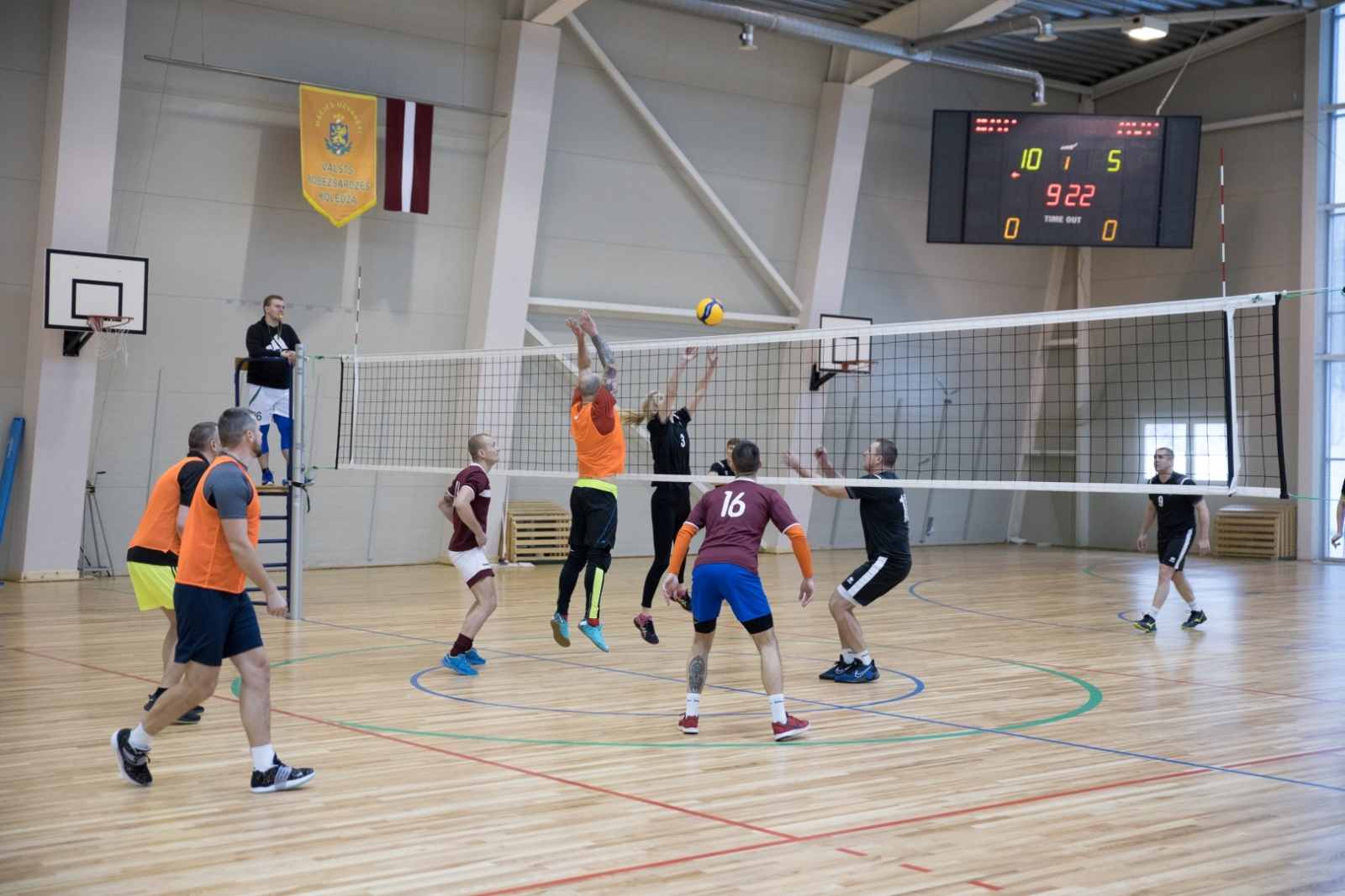 Valsts robežsardzes Daugavpils pārvaldes volejbolisti izcīna uzvaru volejbolā