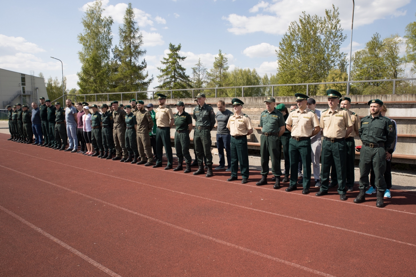 Robežsargi uzrāda augstus rezultātus Valsts robežsardzes čempionāta sacensībās peldēšanā un dienesta trīscīņā